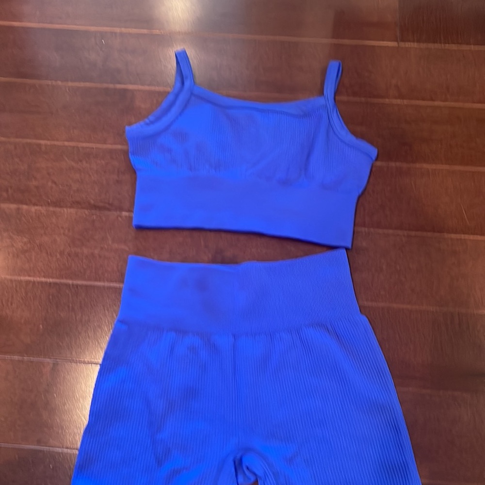 WORKOUT SET!! - Picture 5 of 6